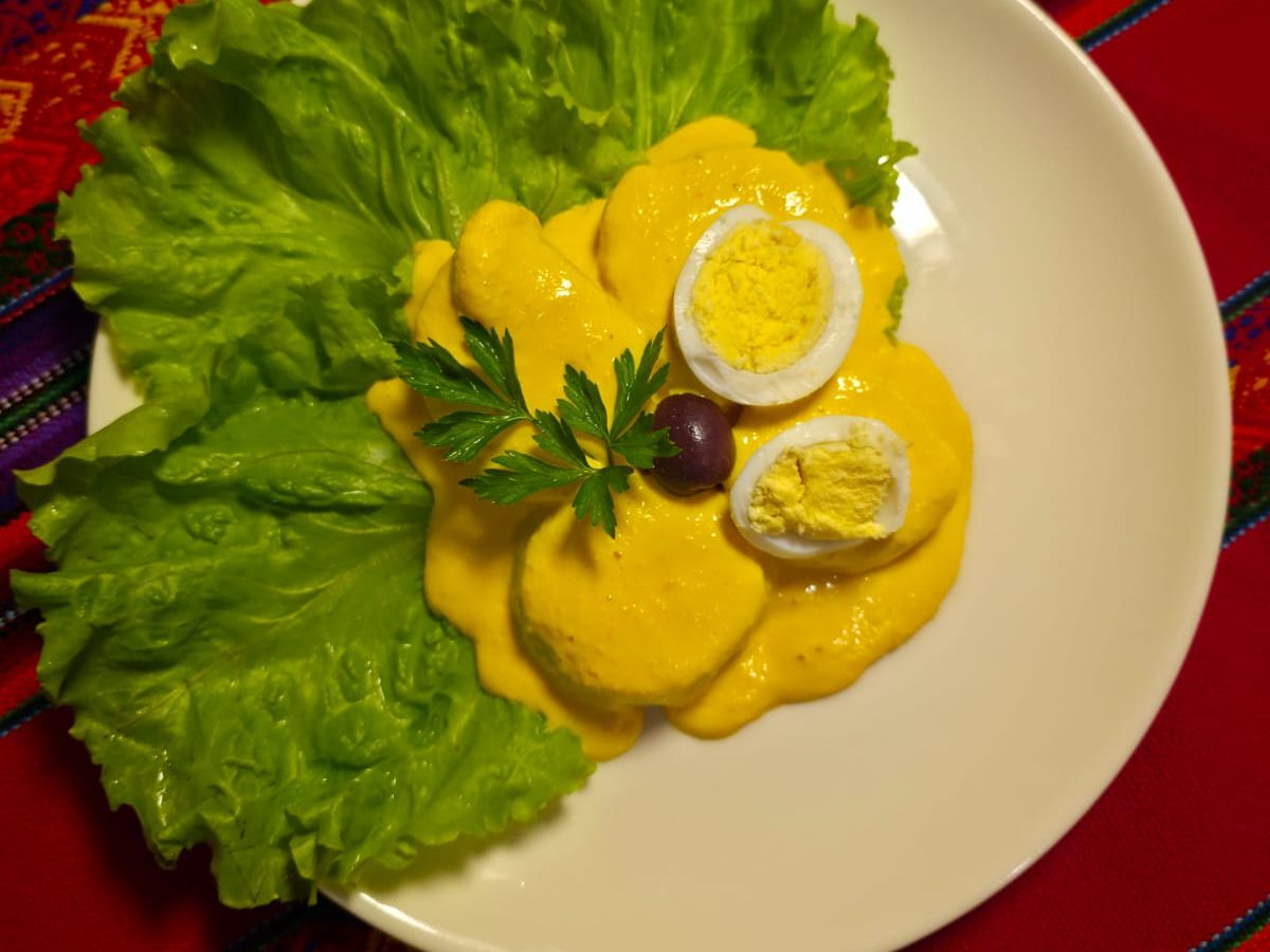 Papa a la huancaína do Alpakitay, restaurante peruano em Londrina
